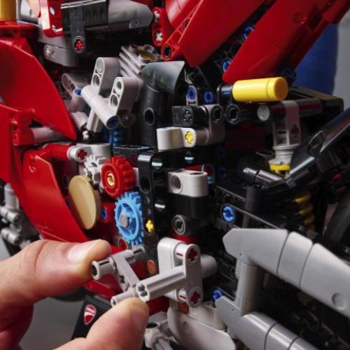 LEGO TECHNIC DUCATI PANIGALE V4 S  