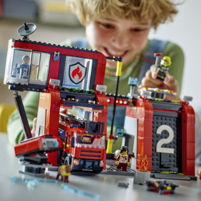 LEGO CITY CASERMA DEI POMPIERI E AUTOPOMPA