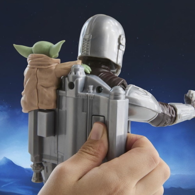 STAR WARS CACCIATORE DI TAGLIE DEL MANDALORIANO E GROGU ELETTRONICO