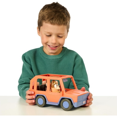 BLUEY JEEP C/CHILLI 25X20X13CM        