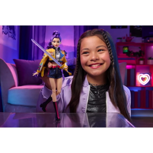 MATTEL K-POP DEMON HUNTERS BAMBOLA RUMI CON OUTFIT REMOVIBILE
