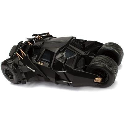 BATMAN THE DARK KNIGHT BATMOBILE IN SCALA 1:24 CON PERSONAGGIO DI BATMAN IN DIE CAST